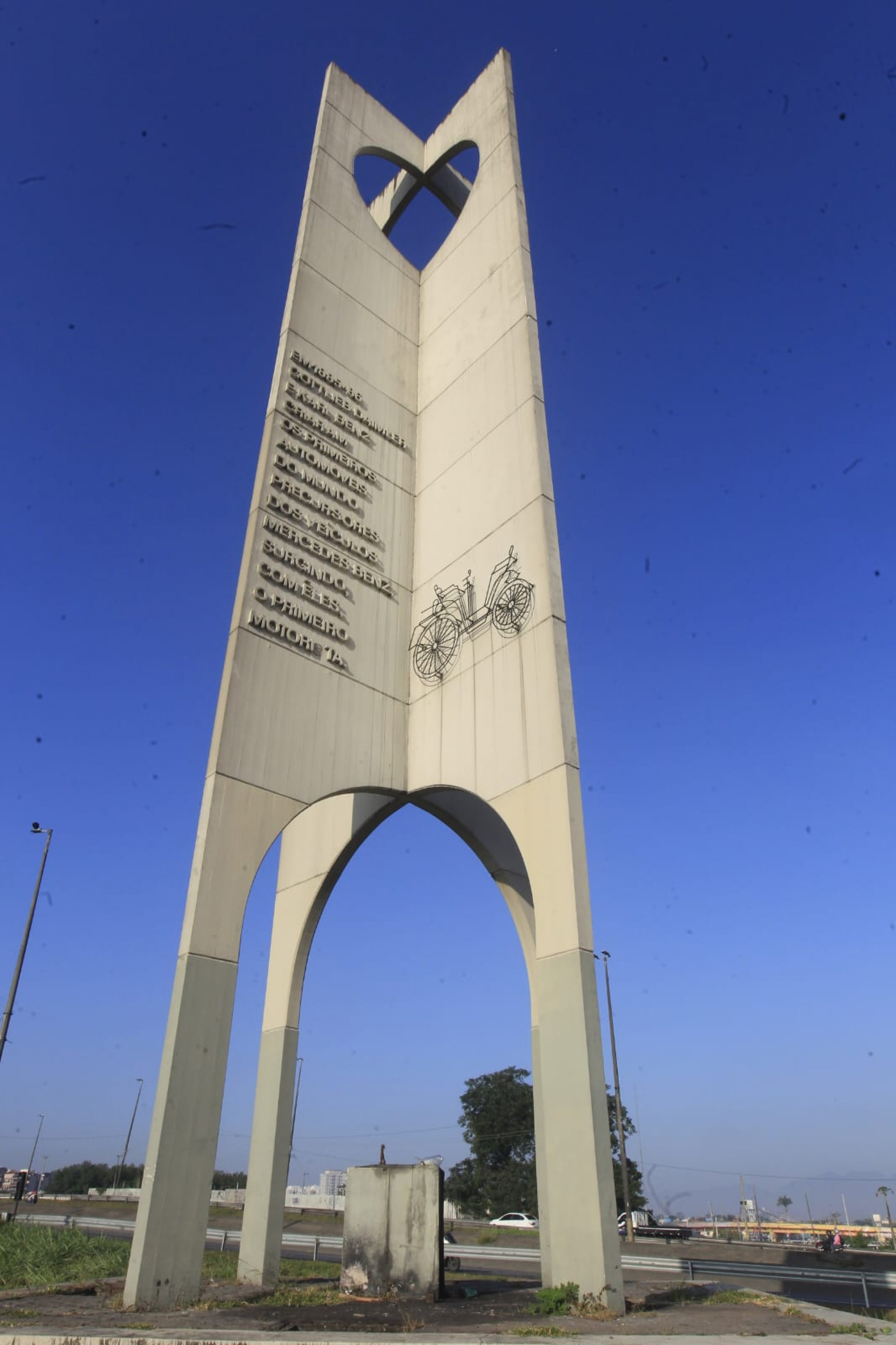 Local onde ficava a estátua de São Cristóvão - Reginaldo Pimenta/Agência O DIA