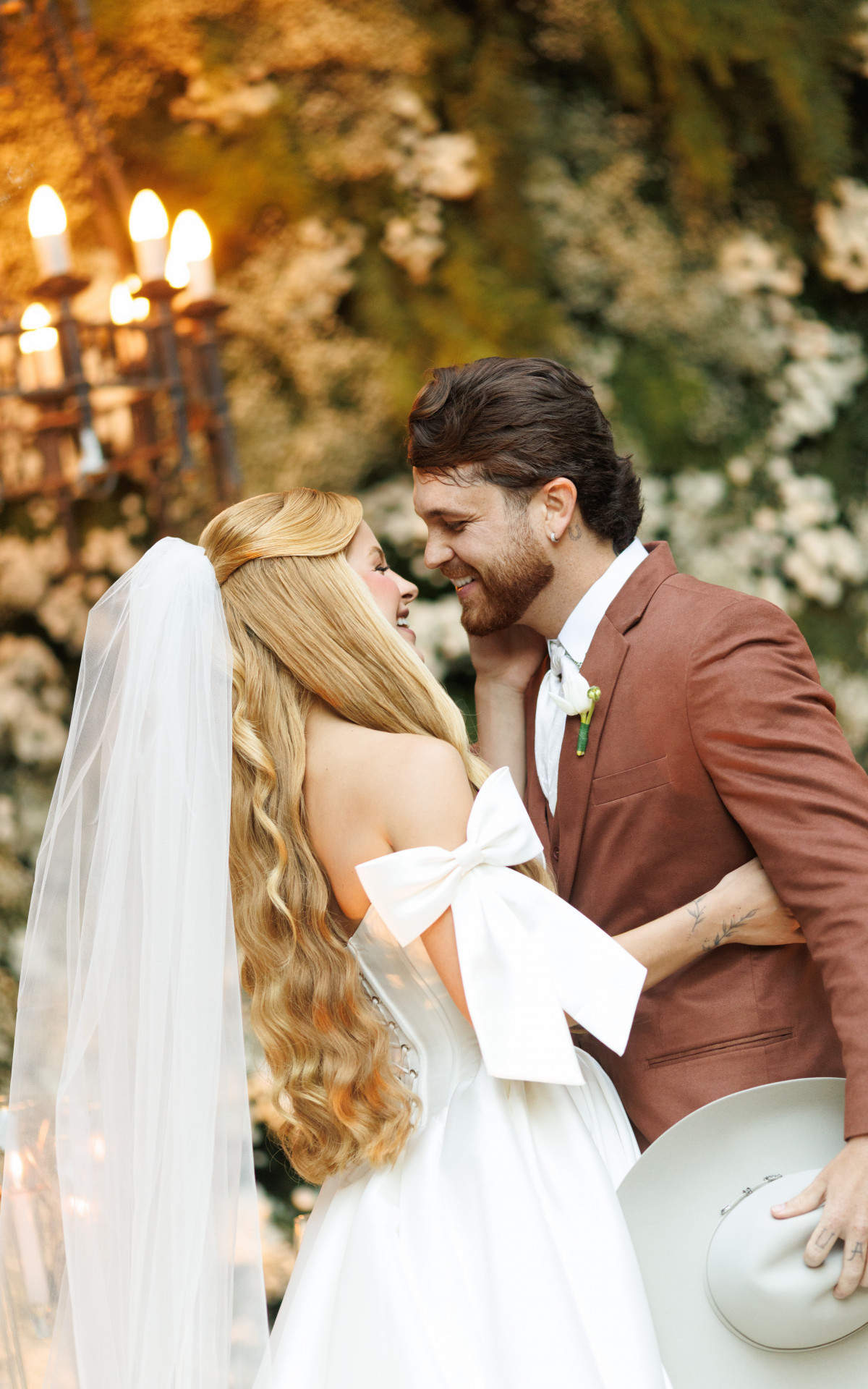 Gustavo Tubarão e Jade Sales se casam