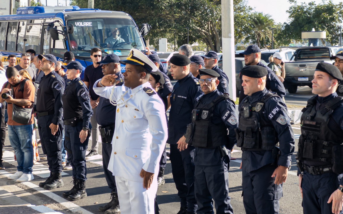 Hasteamento das bandeiras abriu oficialmente as comemorações pelos 213 anos de emancipação político-administrativa de Macaé