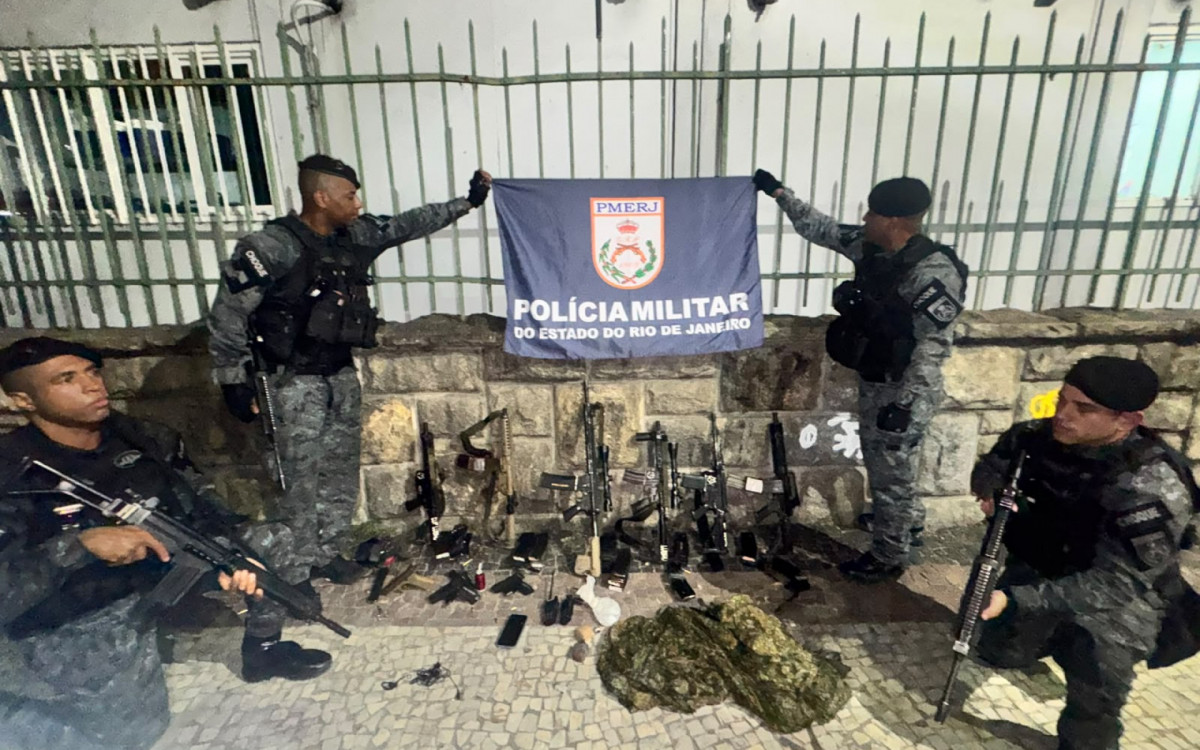 Na ação, foram apreendidos seis fuzis, três pistolas e uma granada
 - Divulgação/PMERJ