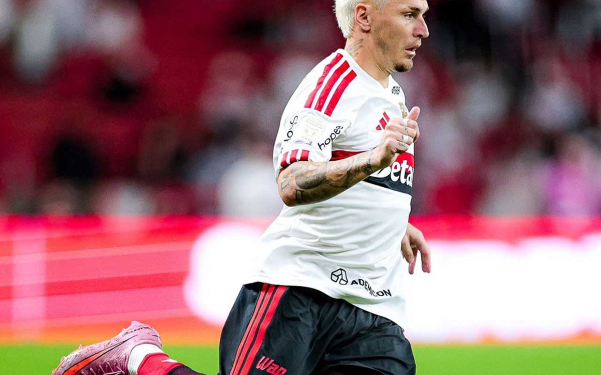 Varela &eacute; duro ap&oacute;s novo trope&ccedil;o do Flamengo: “Temos que trabalhar”