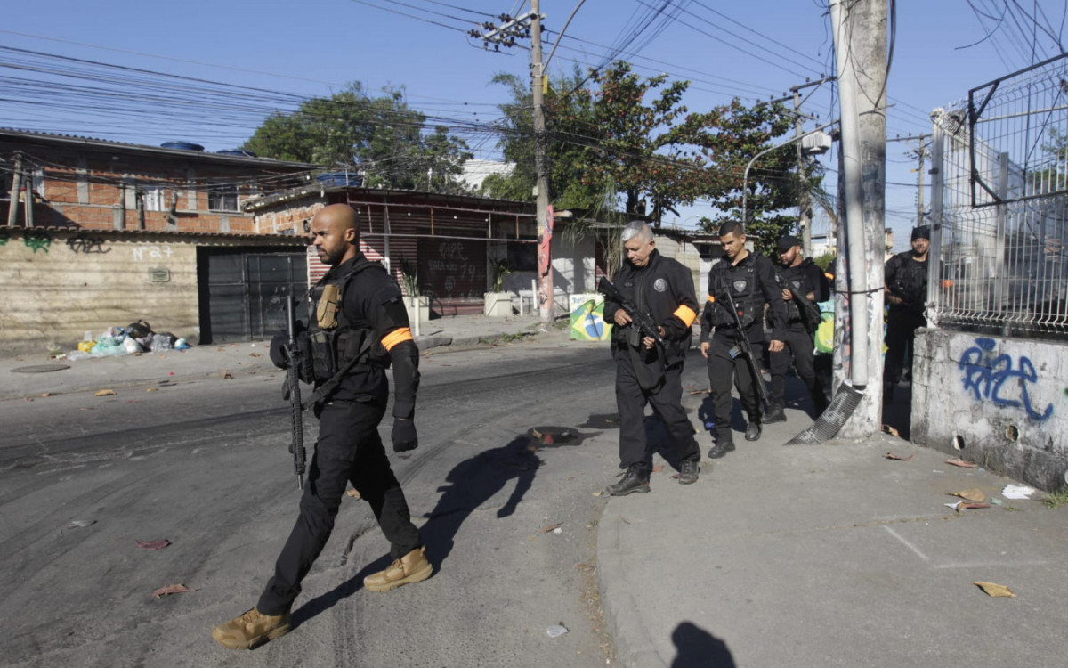 Policiais realizam operação contra o Terceiro Comando Puro na Vila Aliança