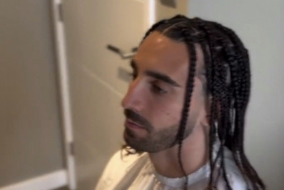 Cucurella aparece de visual novo e surpreende torcedores nas redes