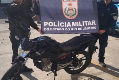 Suspeito é detido com pistola e motocicleta roubada em operação da PM em Mesquita