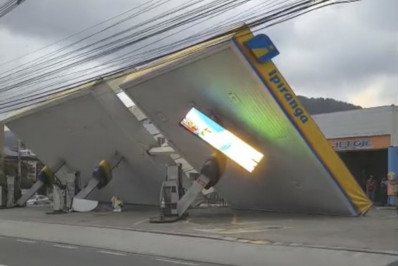 Rajadas de vento de até 105 km/h deixam rastro de destruição e colocam Niterói em estágio de alerta