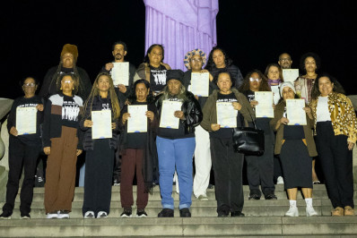 Chacina de Acari: mães recebem certidões de óbito após 36 anos