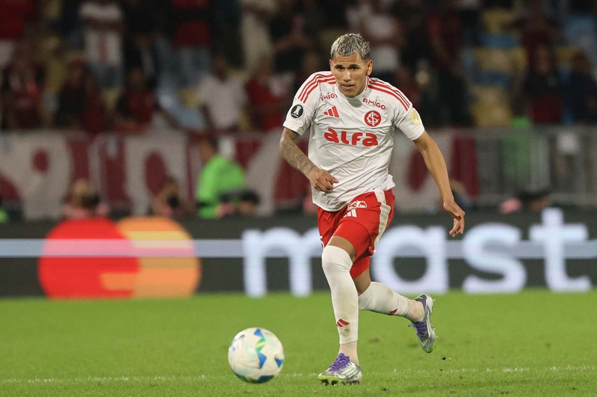 Internacional libera Braian Aguirre e negocia&ccedil;&atilde;o entra na reta final