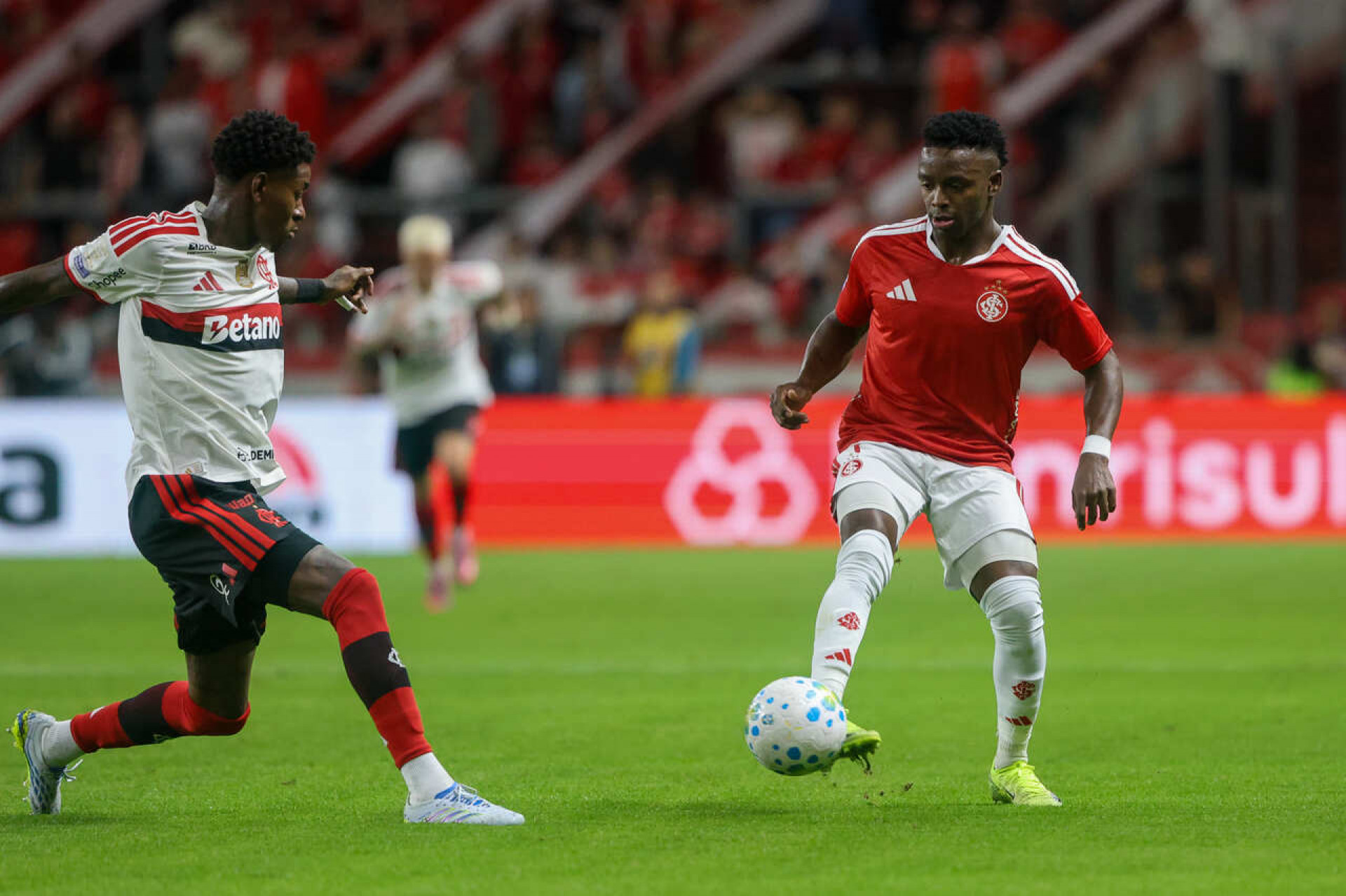 Flamengo busca o empate contra o Internacional no Beira-Rio