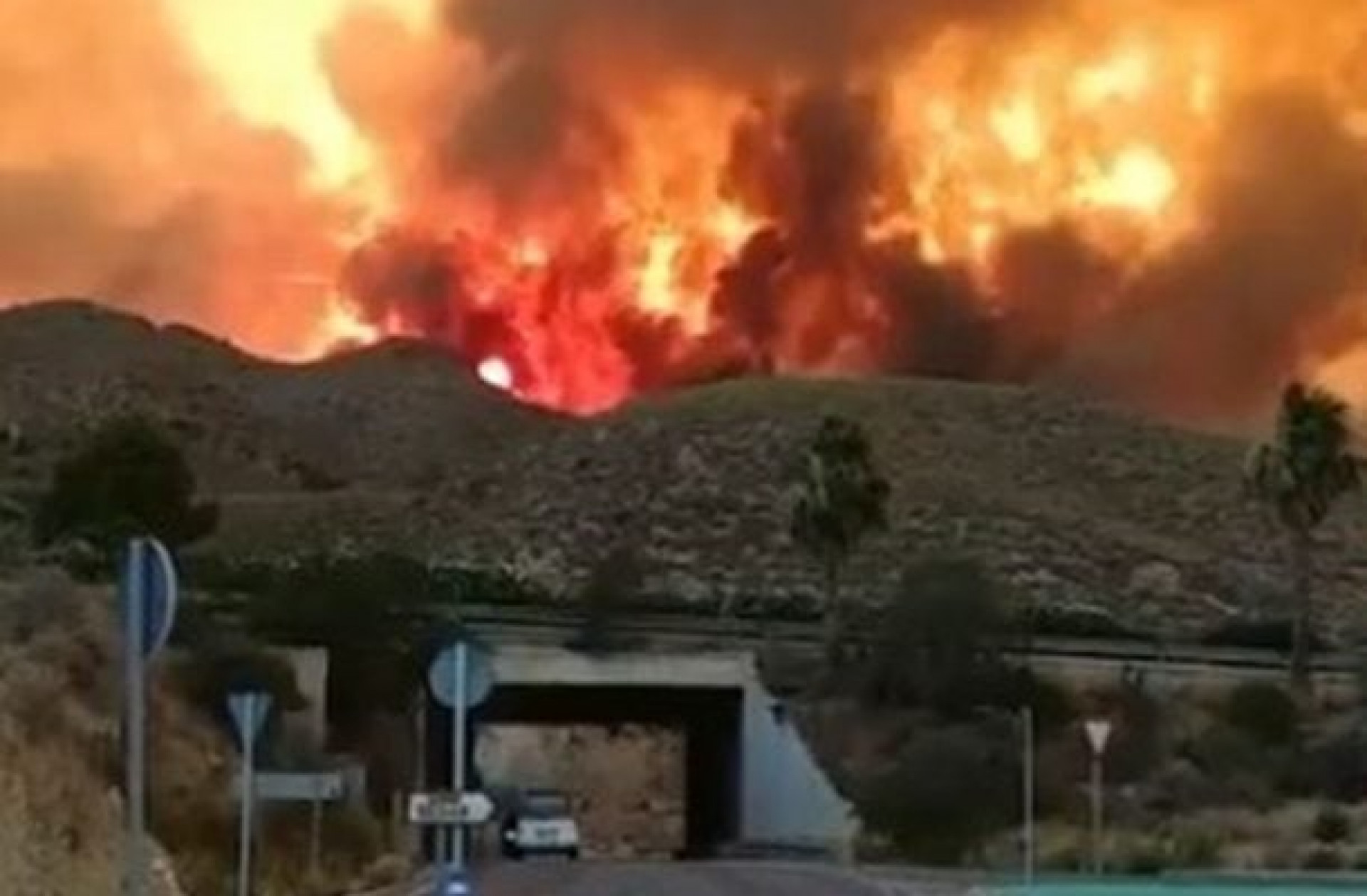 Guarda Civil ordena evacua&ccedil;&atilde;o de &iacute;dolo do Valencia ap&oacute;s inc&ecirc;ndio florestal em Castell&oacute;n