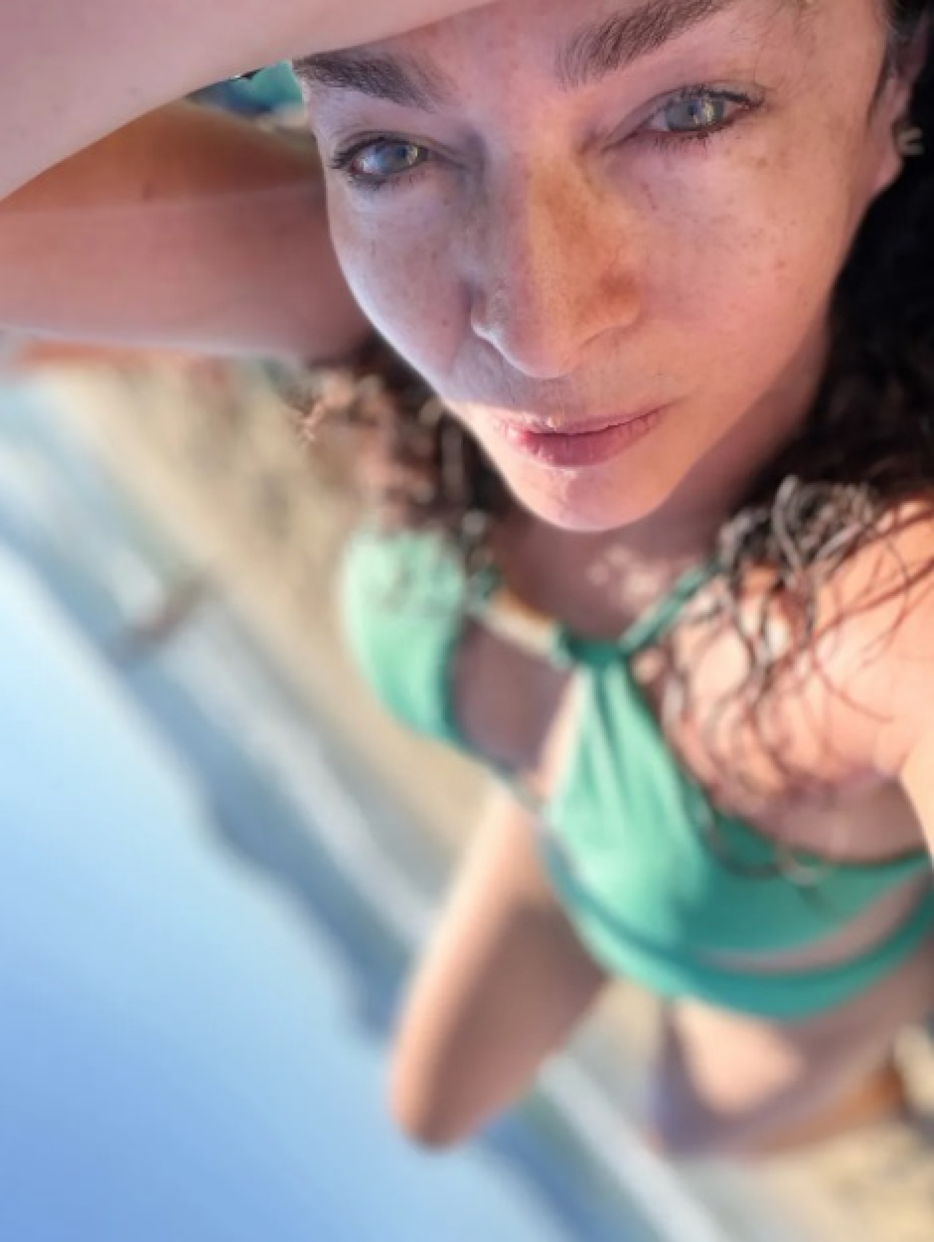 Claudia Ohana aproveita folga em praia do Rio e recebe elogios dos fãs - Reprodução Instagram