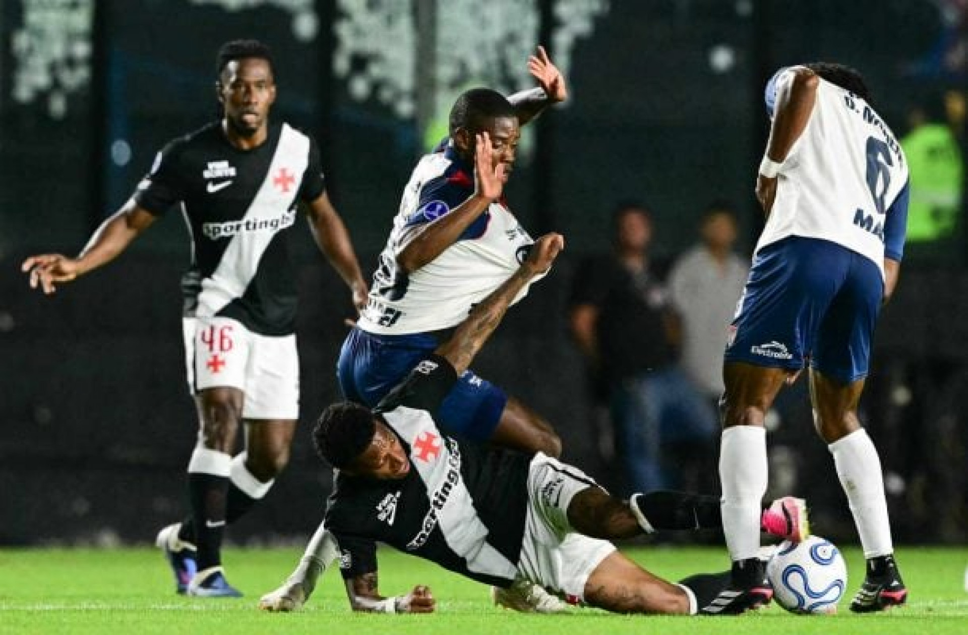 Vasco vence o Independiente Medell&iacute;n e avan&ccedil;a &agrave;s oitavas da Sul-Americana