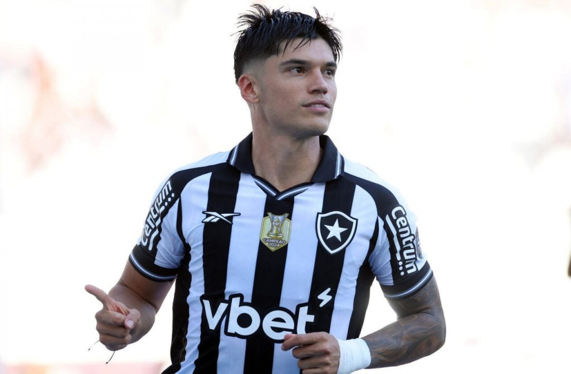 Afastado no Botafogo, Joaqu&iacute;n Corr&ecirc;a volta ao radar do Estudiantes