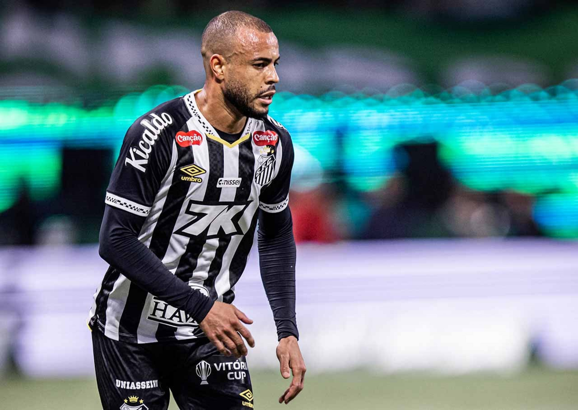 Mayke aciona a Justi&ccedil;a e pede rescis&atilde;o de contrato com o Santos