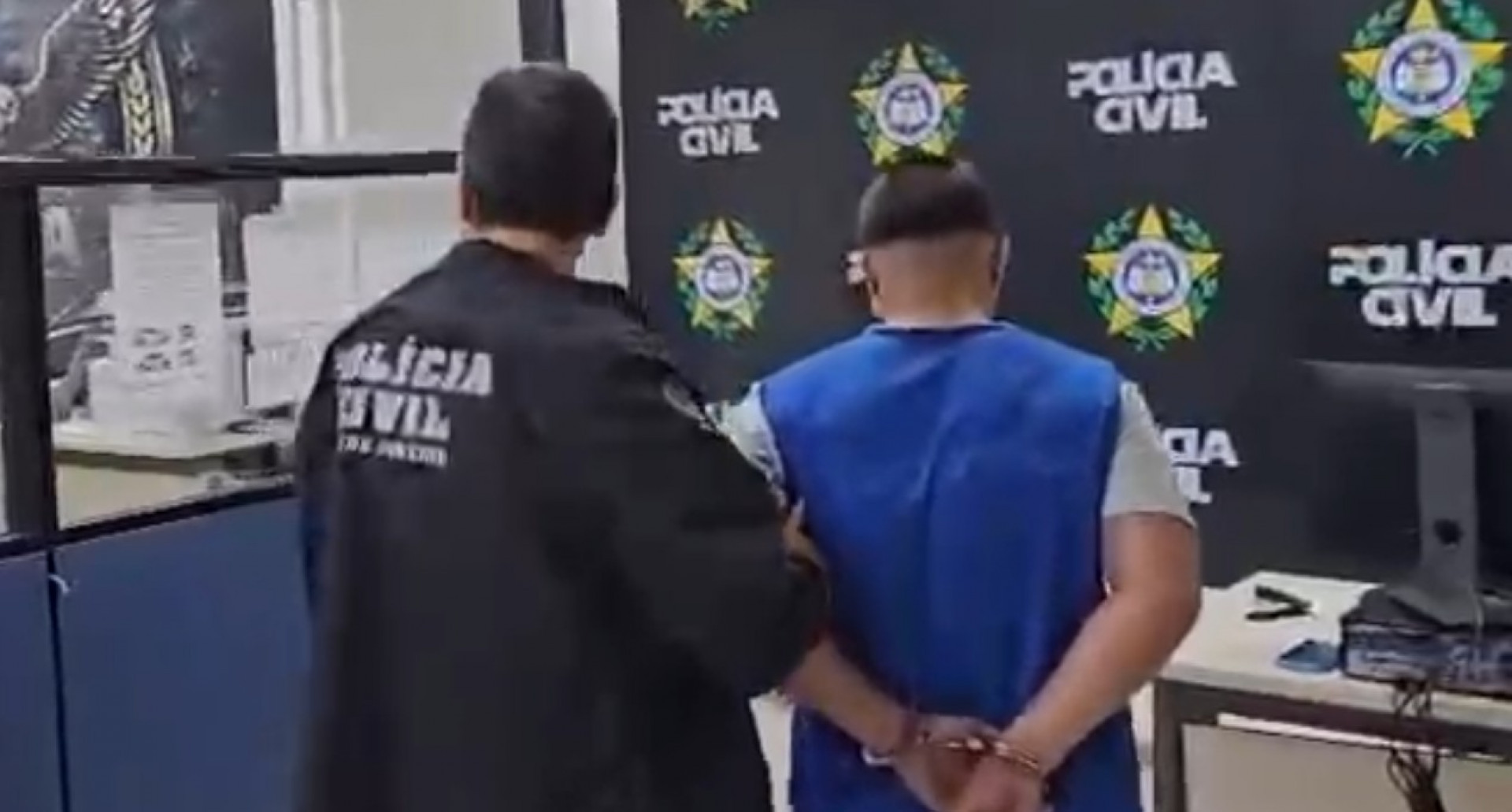Policiais civis prenderam homens durante opera&ccedil;&atilde;o contra TCP - Reprodu&ccedil;&atilde;o