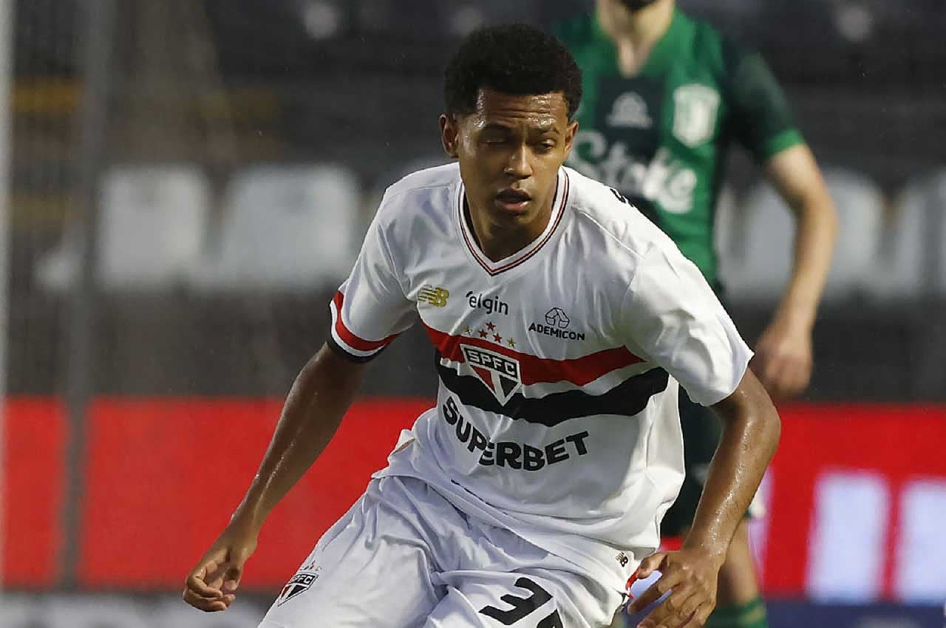 S&atilde;o Paulo desiste de liberar Paulinho de gra&ccedil;a e opta por empr&eacute;stimo