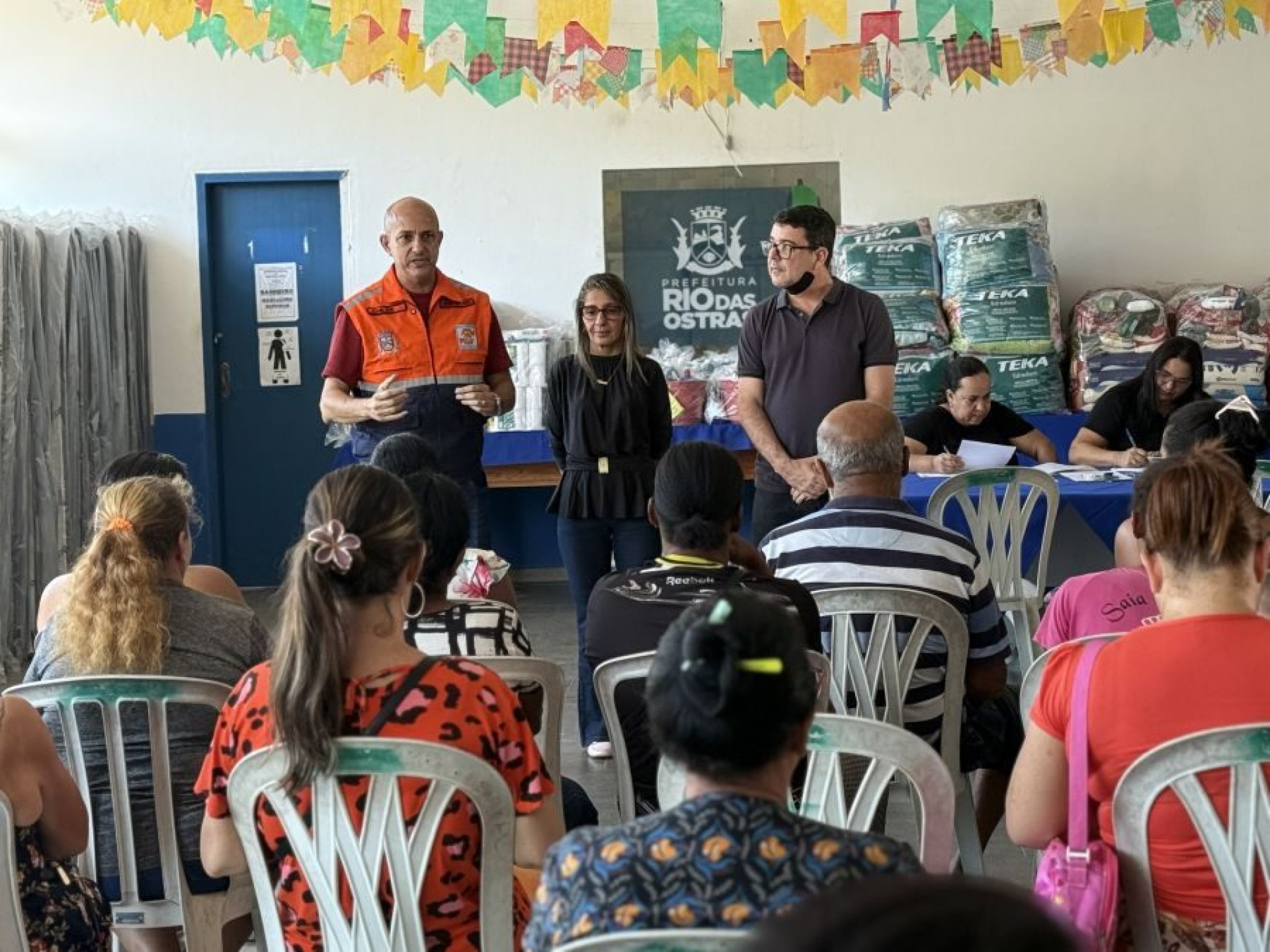 Fam&iacute;lias cadastradas receberam colch&otilde;es, kits de higiene, dormit&oacute;rios e alimentos durante mais uma etapa da assist&ecirc;ncia humanit&aacute;ria - Foto: Divulga&ccedil;&atilde;o