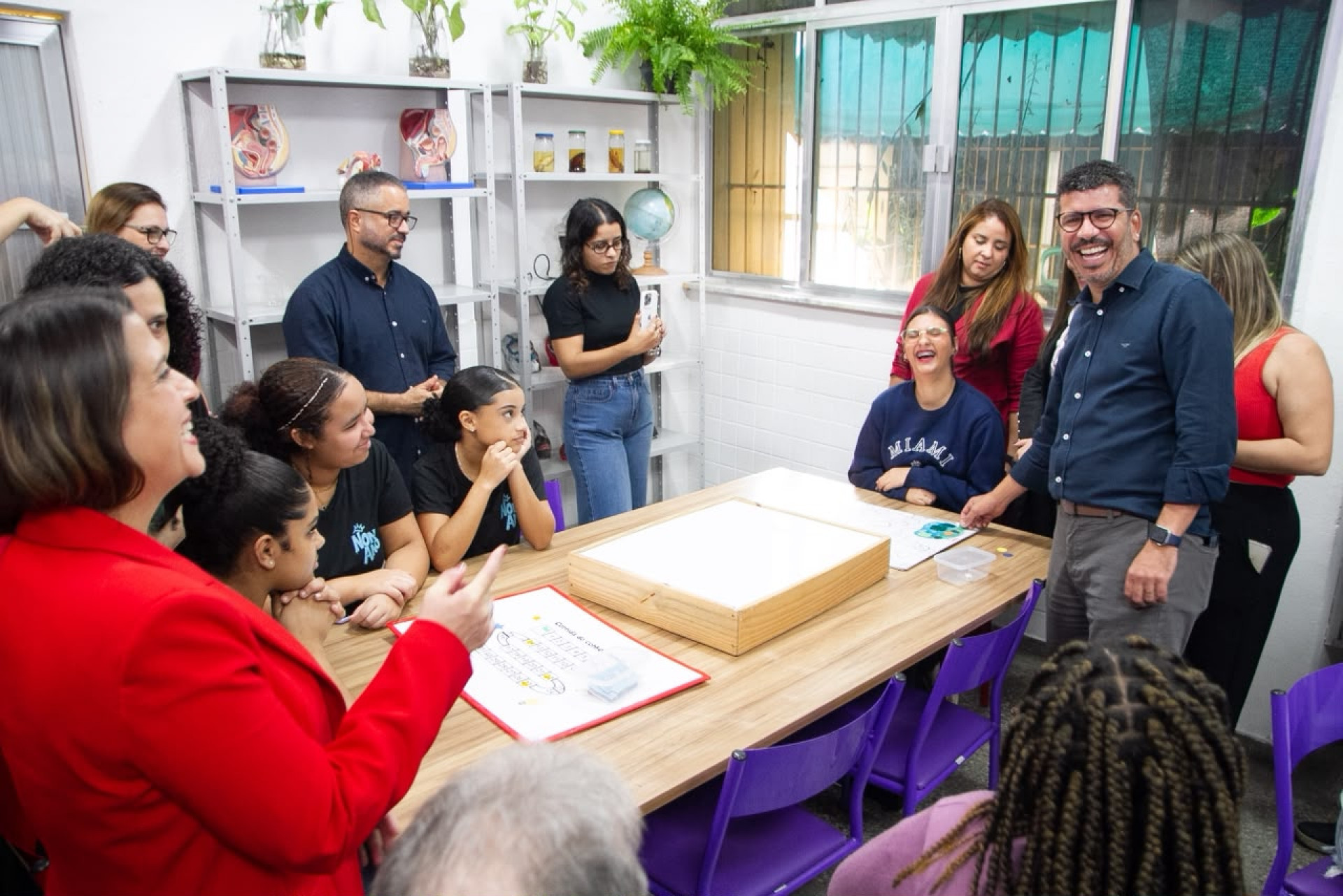 Niterói impulsiona educação científica com visita de secretária nacional do MCTI