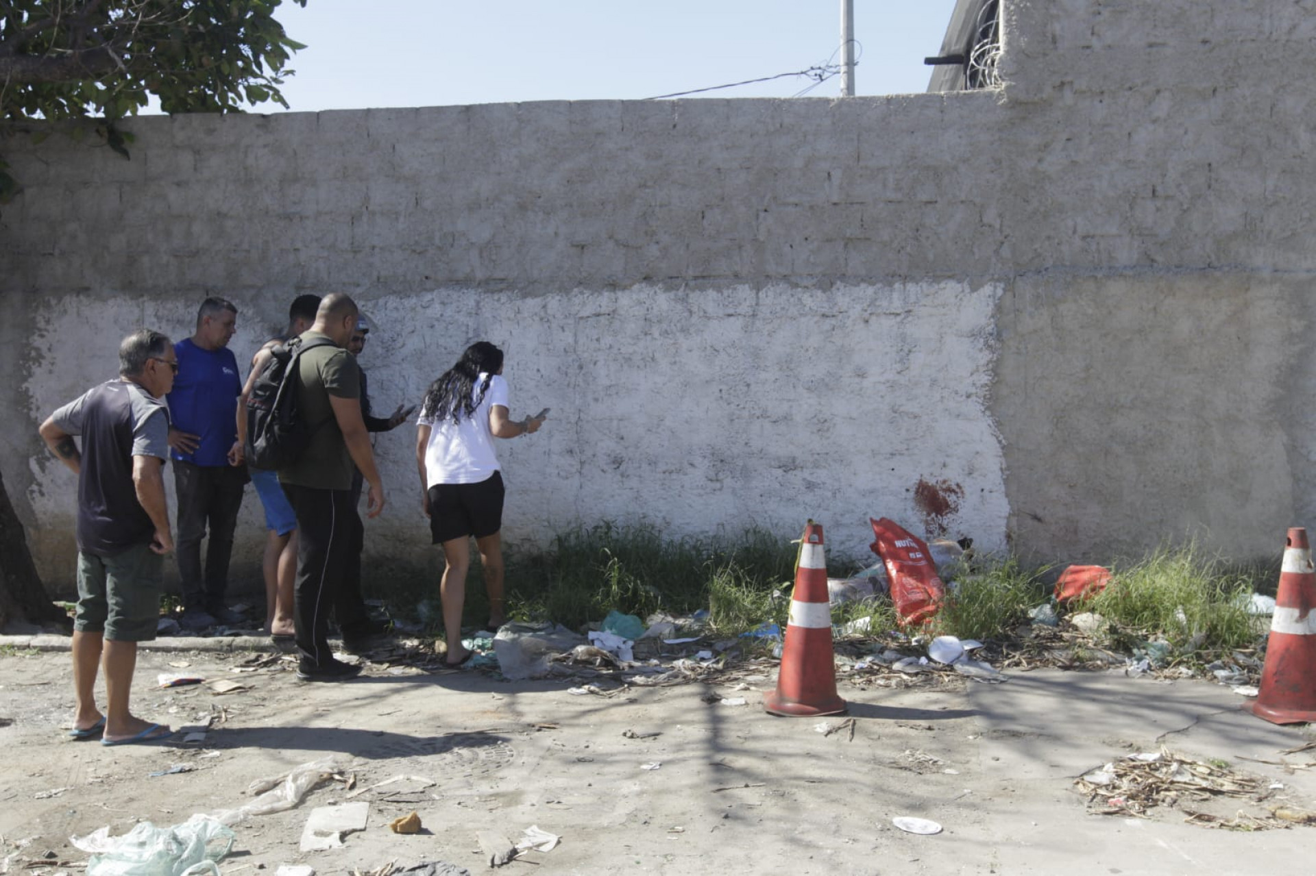 Sacos plásticos contendo corpos esquartejados foram encontrados na Vila Kennedy, Zona Oeste do Rio - Reginaldo Pimenta / Agência O DIA