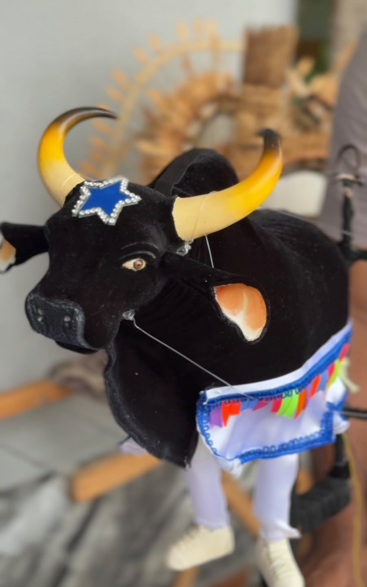 Exposição \'Boi-Bumbá de Parintins\' reúne 300 peças feitas por artesãos