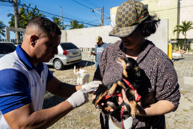 Virgem Santa recebe vacinação antirrábica e reforça proteção de cães, gatos e moradores em Macaé