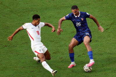Chelsea contrata zagueiro que defendeu a França na Copa do Mundo