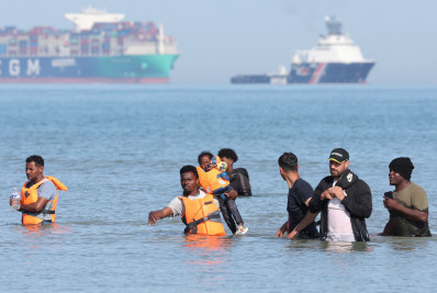 Migrantes morrem ao tentar atravessar o Canal da Mancha, na França