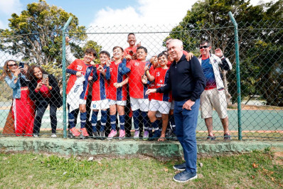 Ancelotti acompanha jogos em Teresópolis e reforça integração com categorias de base da Seleção