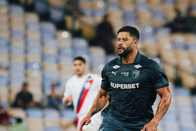 Hulk deixa o campo vaiado em início conturbado no Fluminense