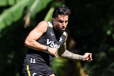 Botafogo adota tom otimista sobre renovação de Alex Telles
