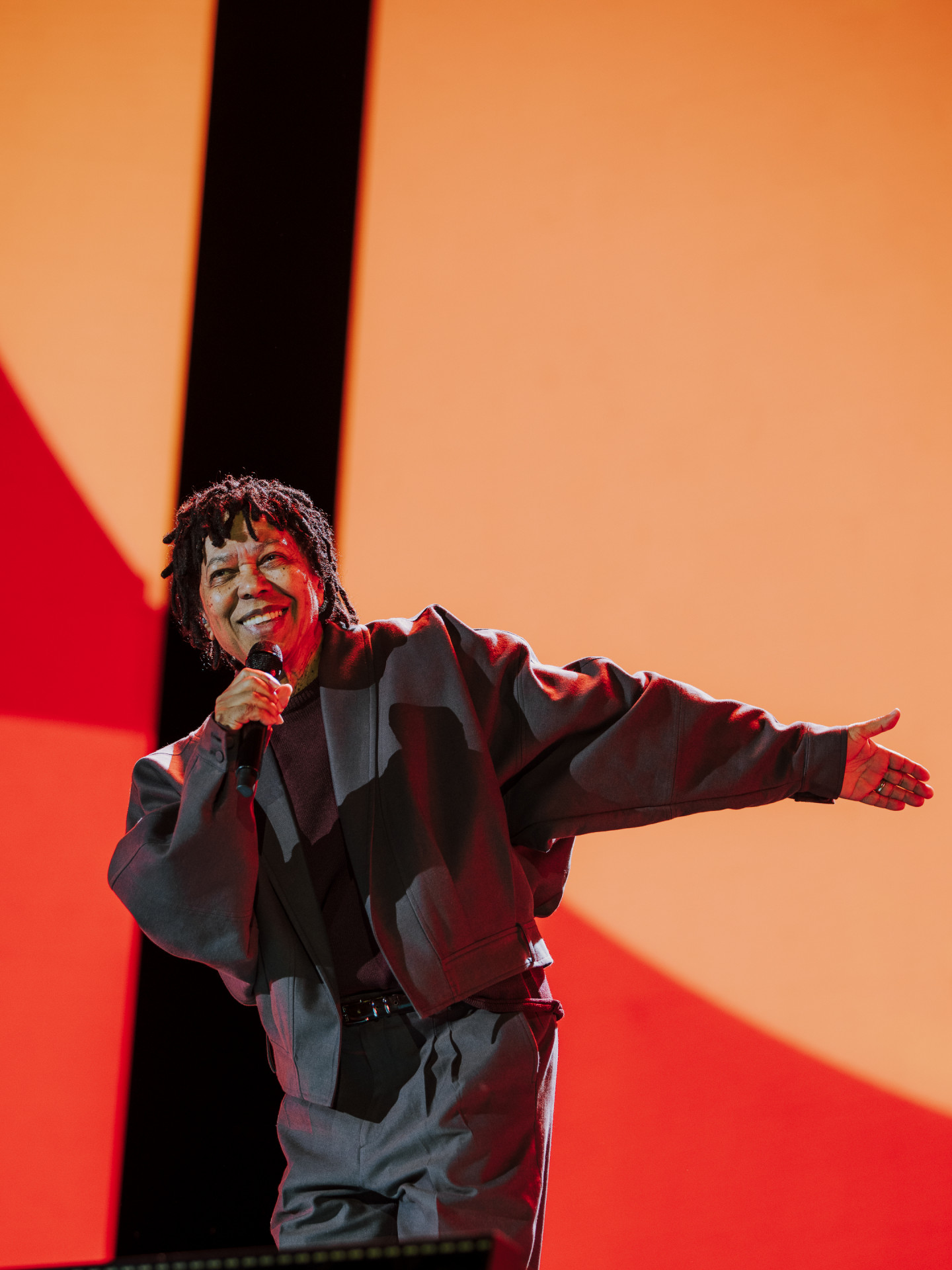 Djavan celebra os 50 anos de carreira no palco - Iris Alves / Divulgação