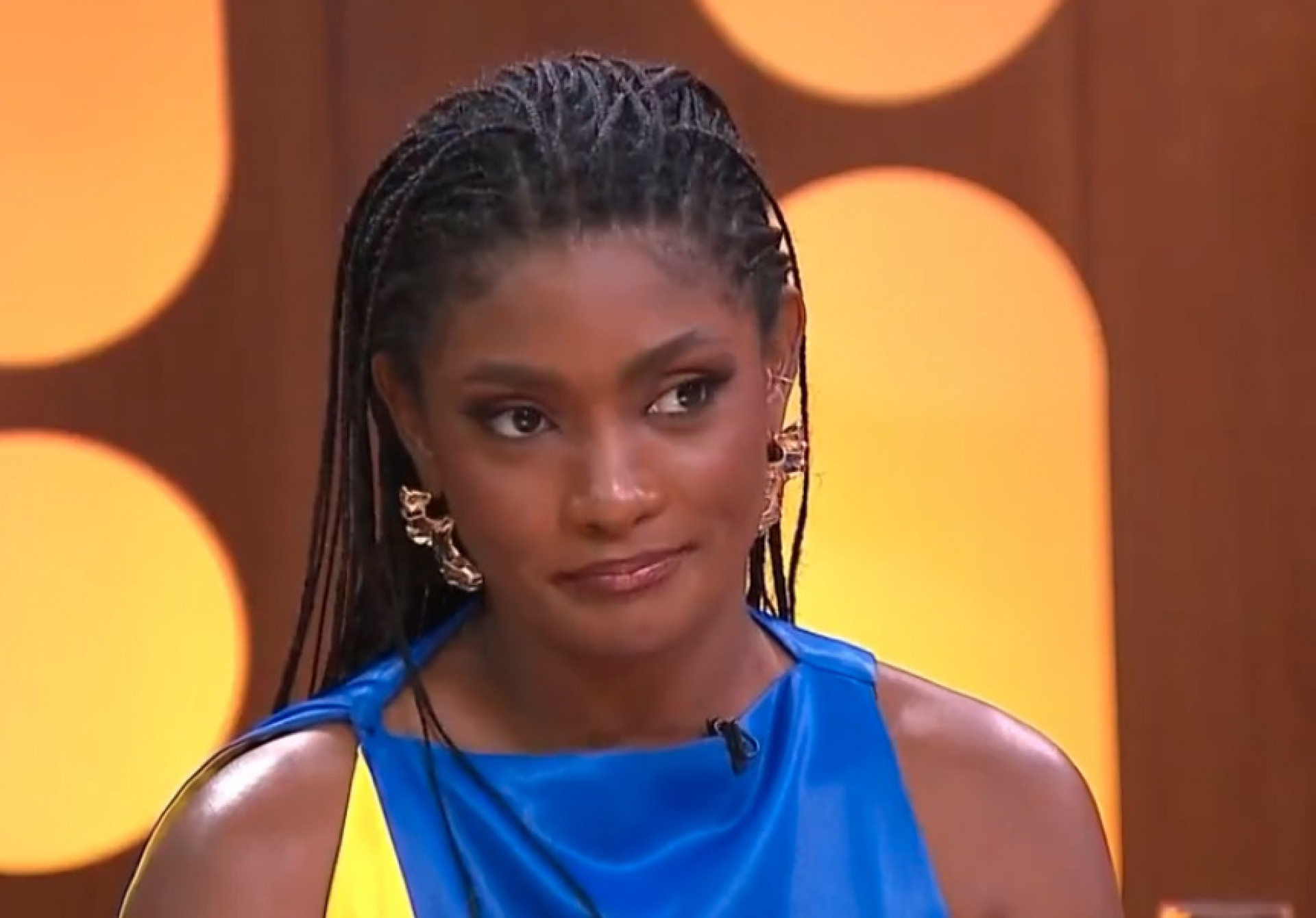Erika Januza durante o 'Saia Justa', do GNT - Reprodução de vídeo 