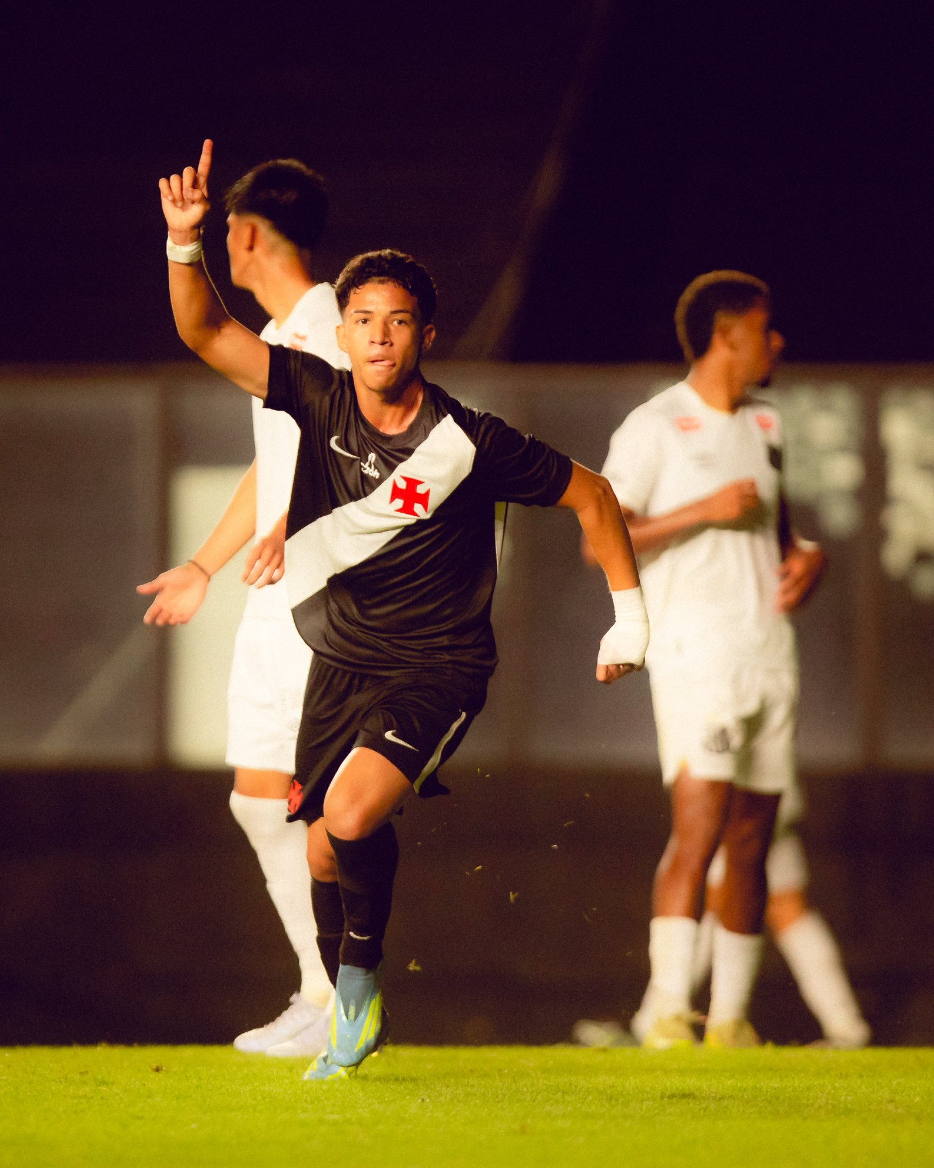 Vasco supera o Santos nos pênaltis e vai à final do Brasileirão sub-20
