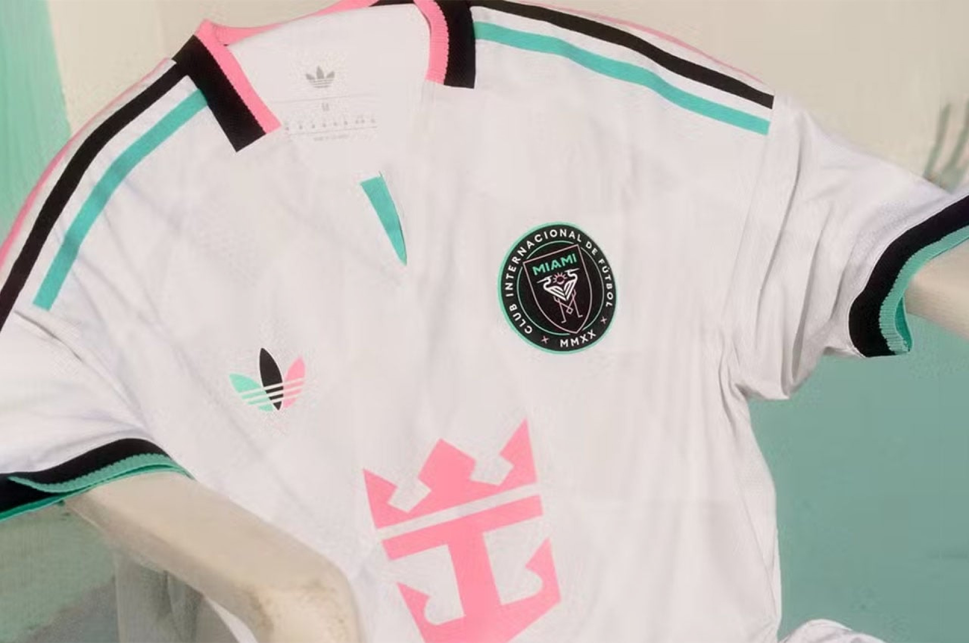 Com Messi de modelo, Inter Miami lan&ccedil;a novo uniforme para a temporada