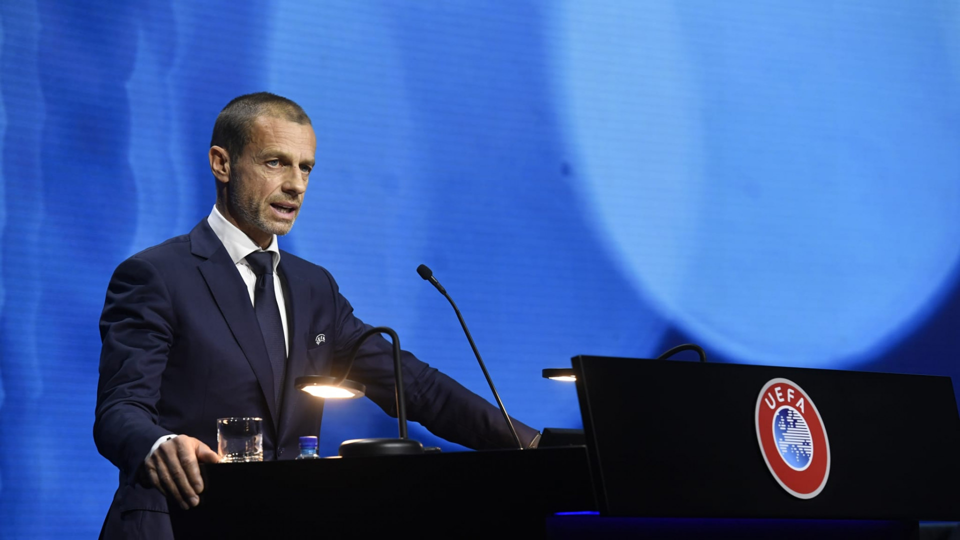 Uefa pode criar Copa do Mundo pr&oacute;pria em meio &agrave; batalha com a Fifa, diz jornal