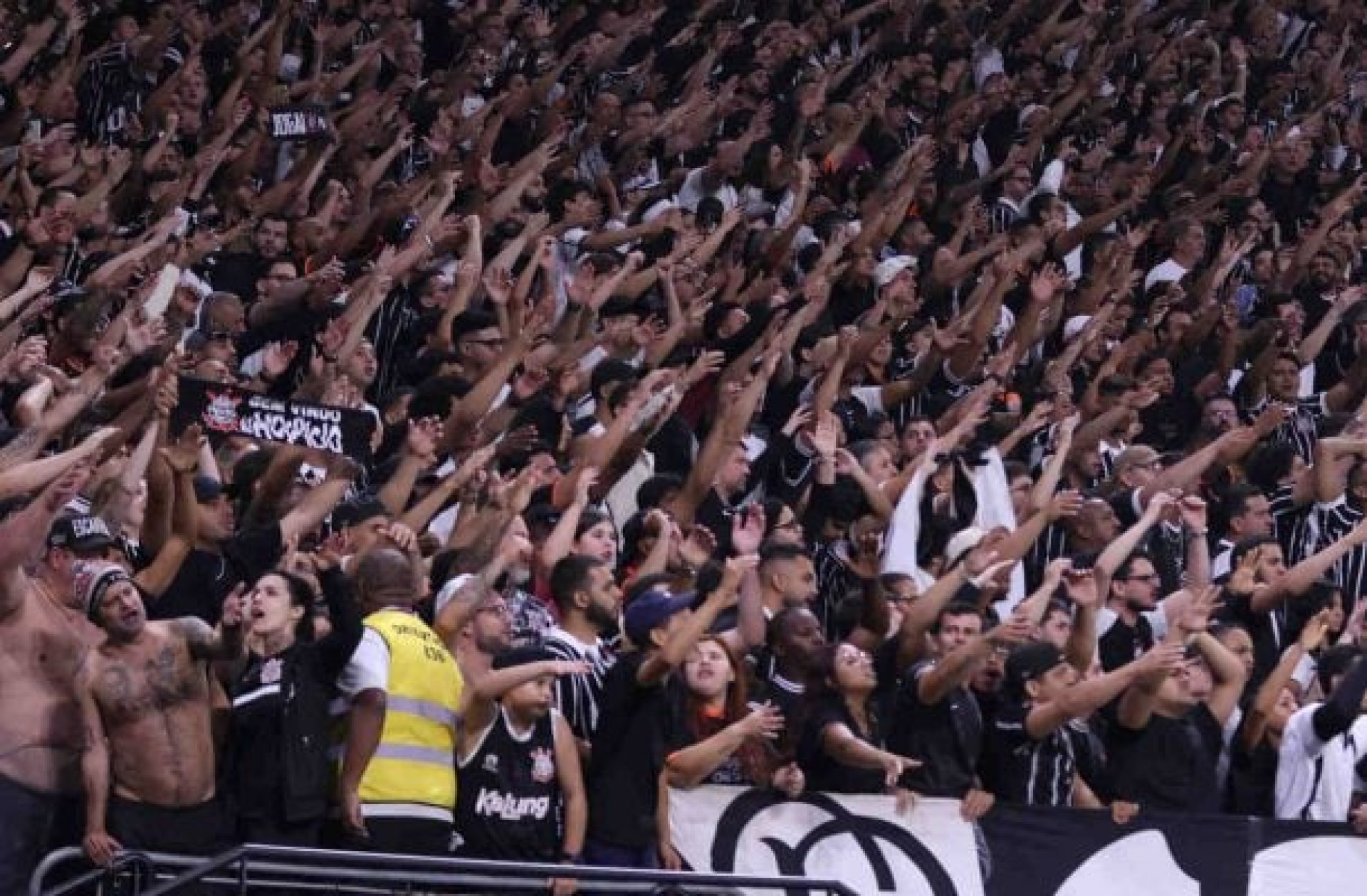 Gavi&otilde;es da Fiel protesta contra diretoria e acusa Corinthians de censura