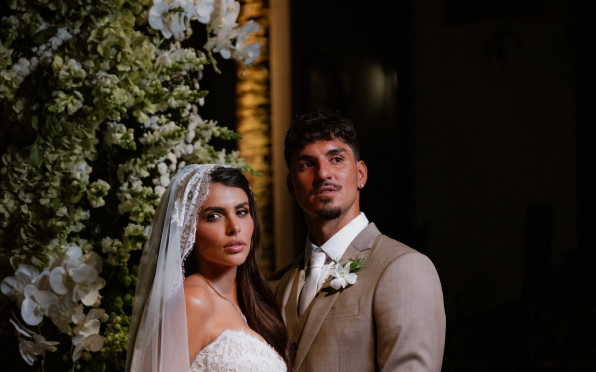 Gabriel Medina revela gravidez durante votos de casamento