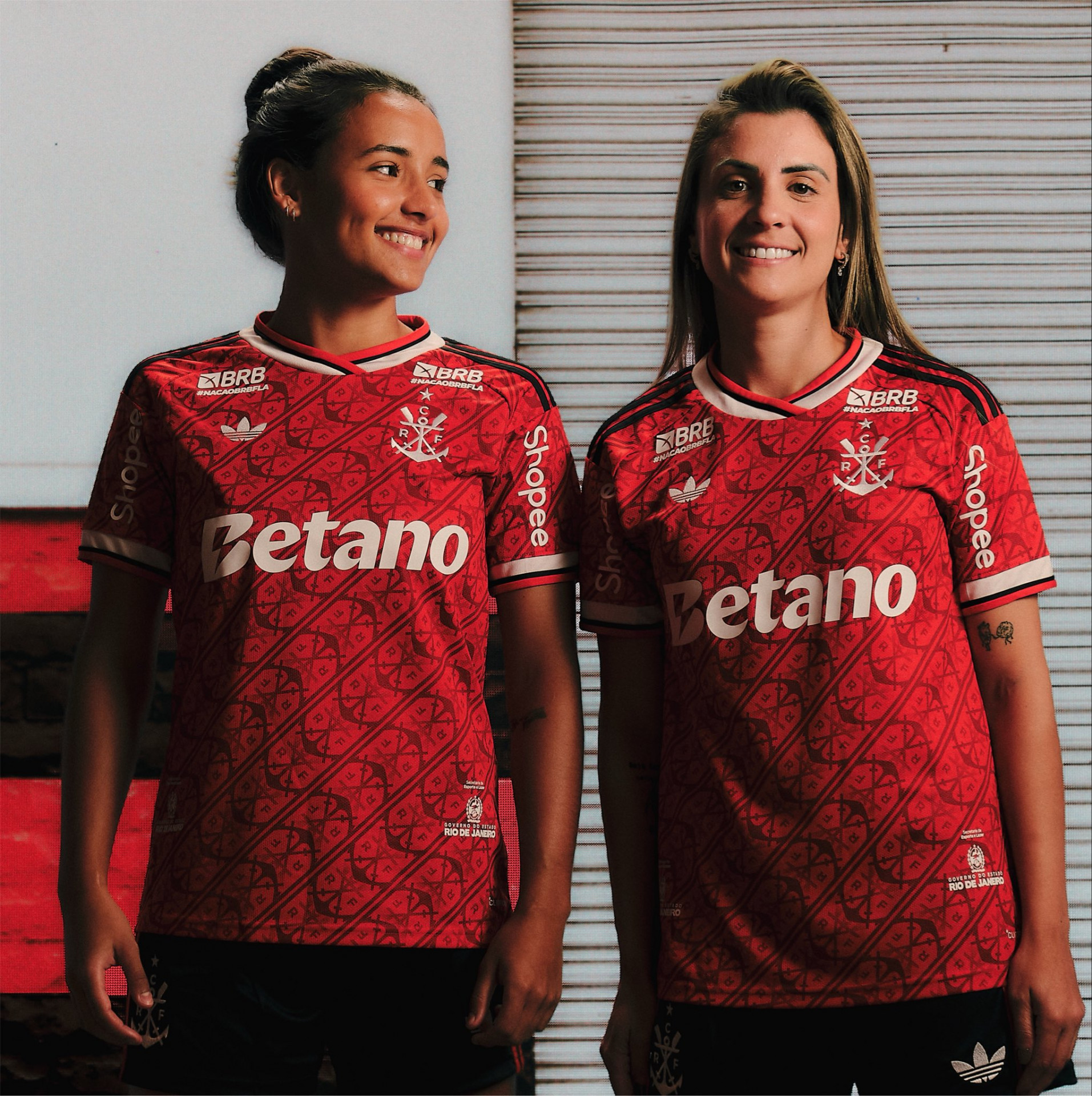 Modelos femininos cropped e infantis estão disponíveis - Divulgação / Adidas