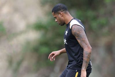 Botafogo pode ter retorno de Júnior Santos em clássico contra Fluminense