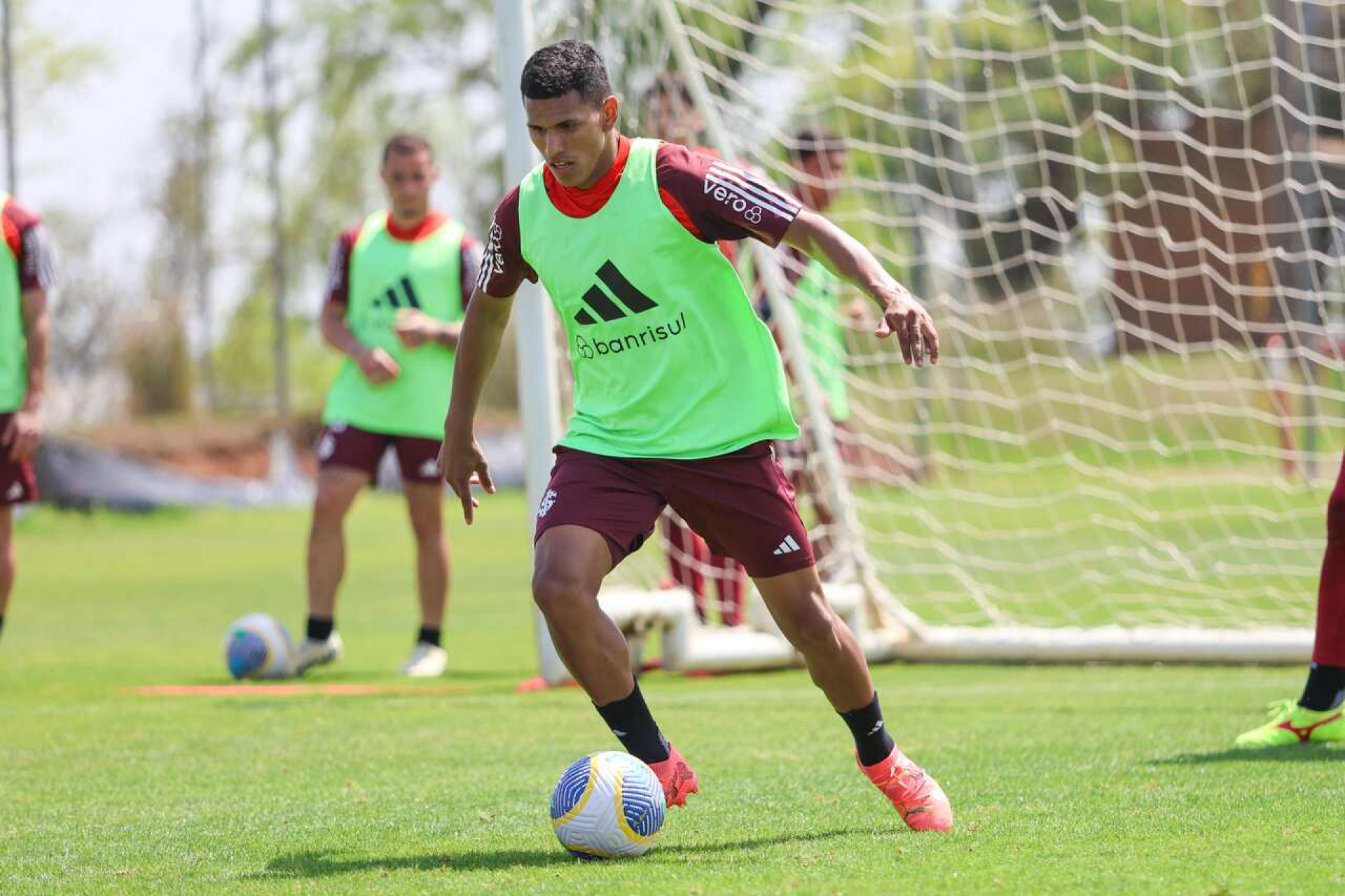 Exame m&eacute;dico trava acerto de lateral do Inter com futebol argentino