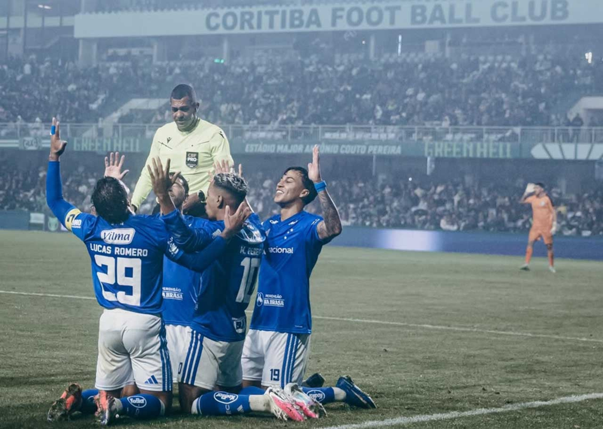 Artur Jorge diz que les&otilde;es podem gerar oportunidades no Cruzeiro