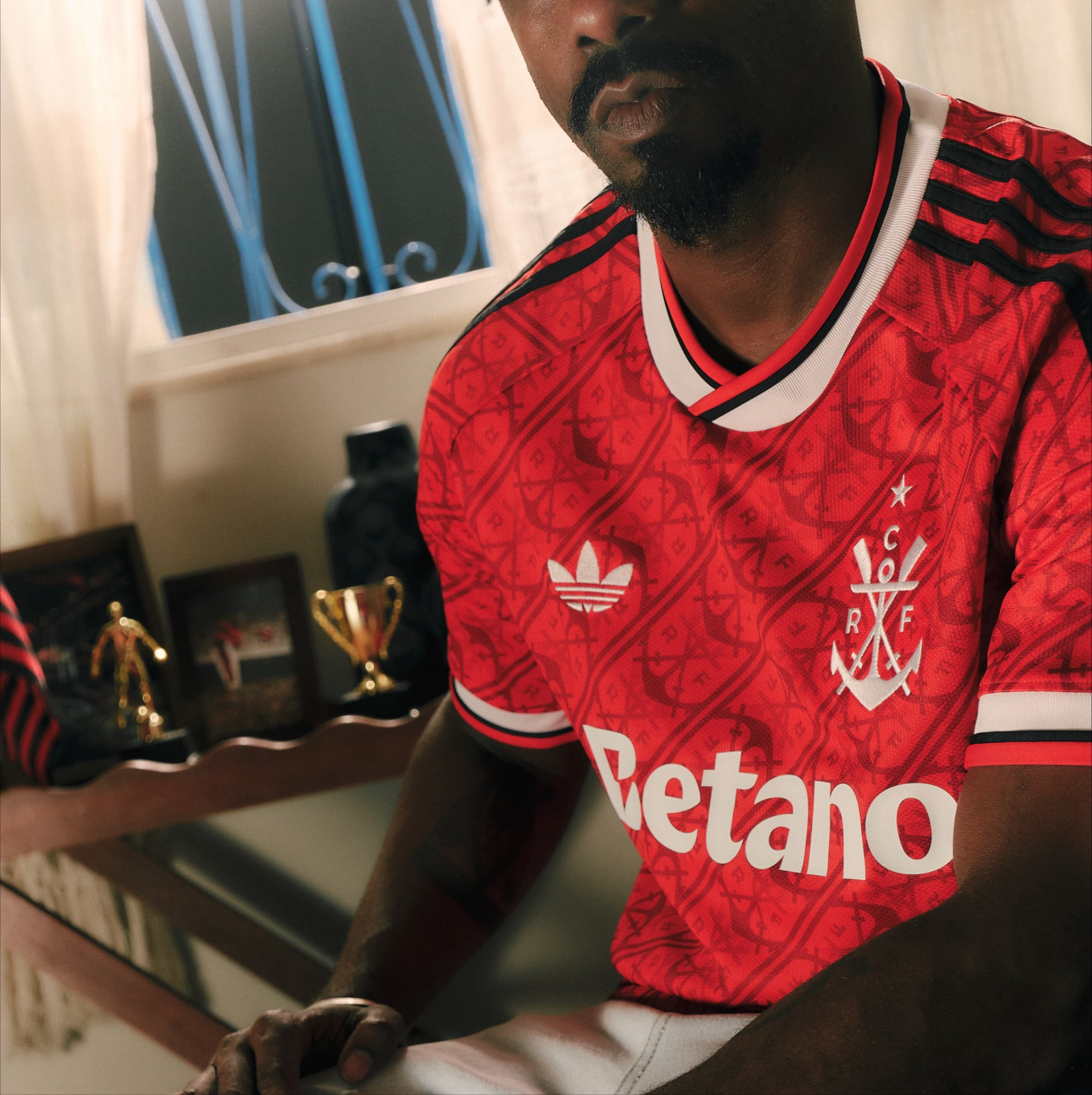 Uniforme já está disponível para venda nos sites oficiais - Divulgação / Adidas