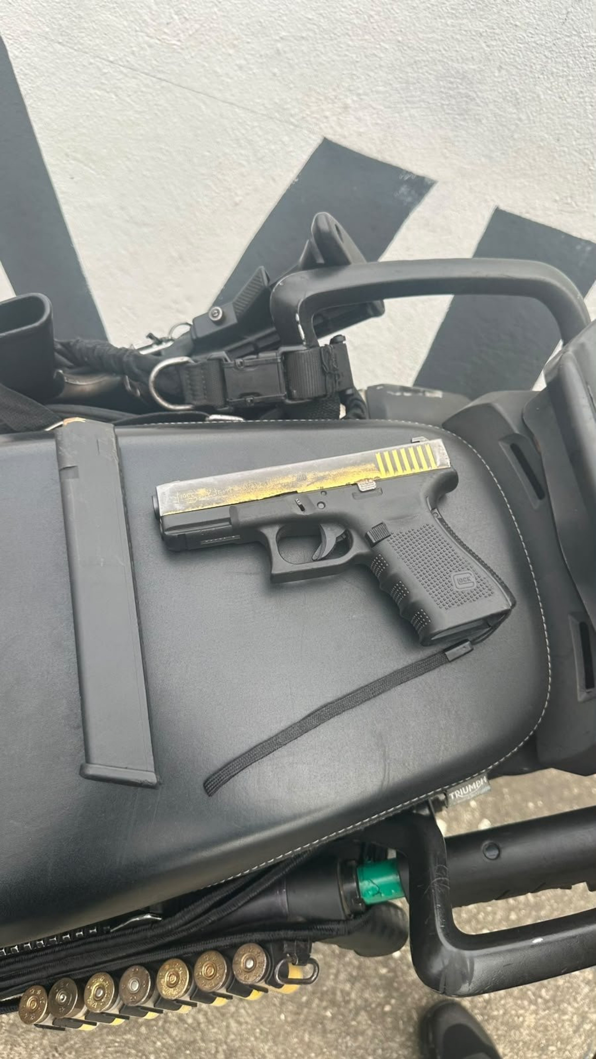 Pistola foi apreendida na ação - Reprodução / Redes Sociais