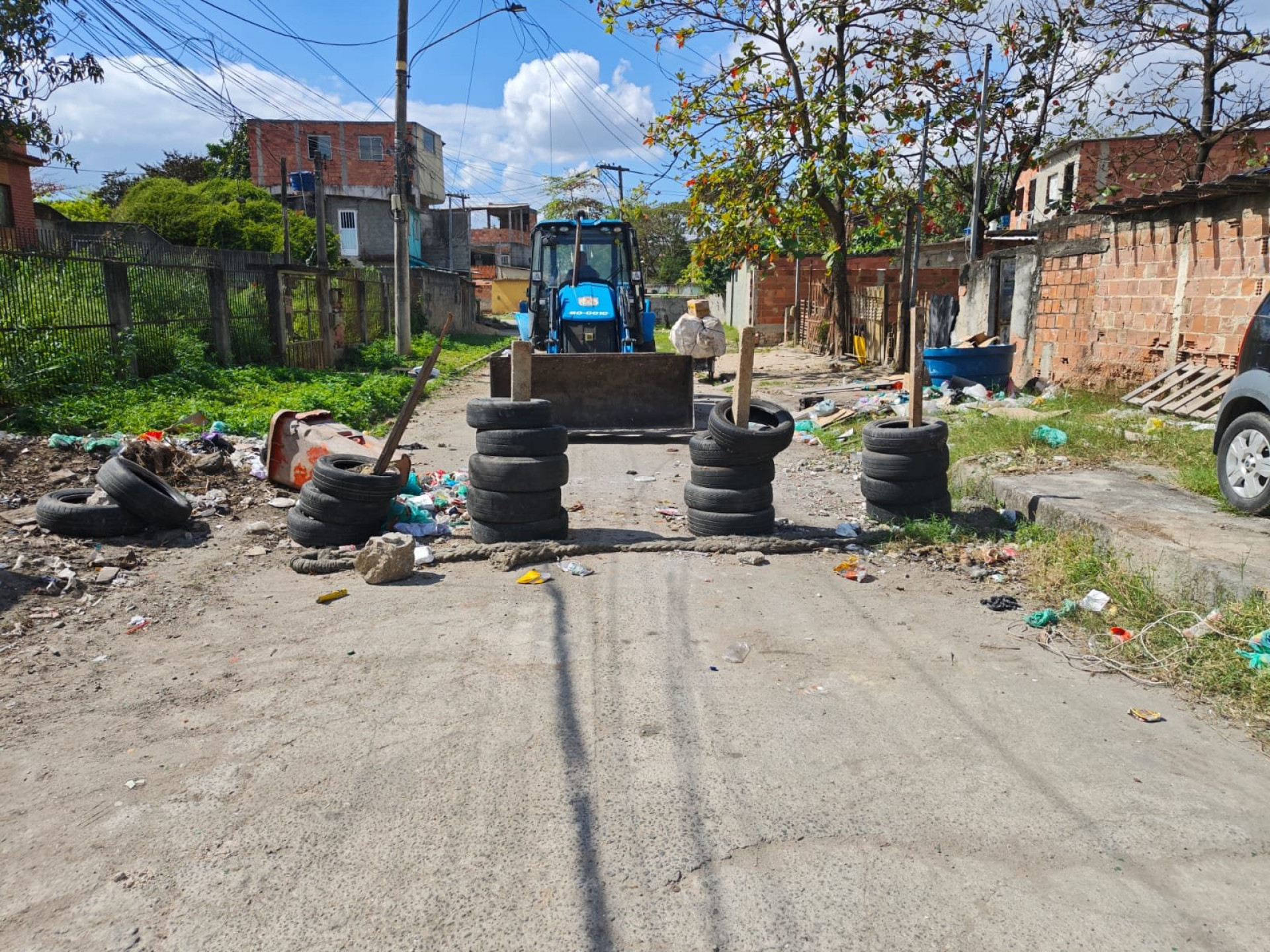 PM removeu cerca de 10 toneladas de barricadas na comunidade do Lodial, em São Gonçalo - Reprodução / X