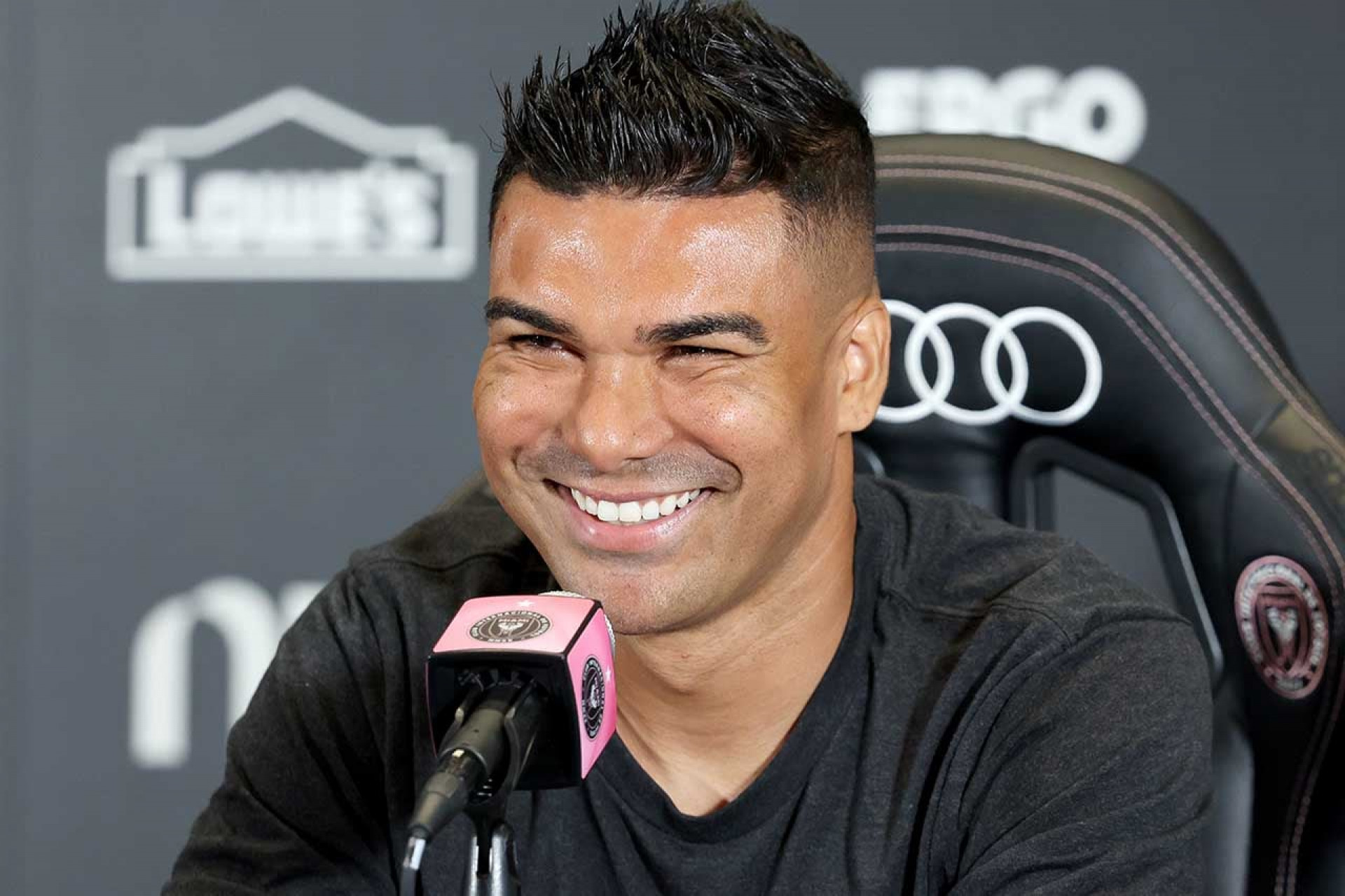 Casemiro exalta Messi como “Deus do futebol” e faz desabafo sobre a Copa