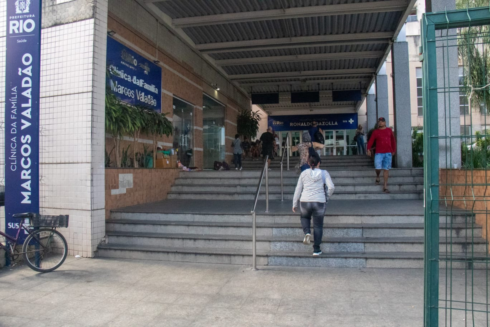 Mulher deu entrada no Hospital Municipal Ronaldo Gazolla já sem vida - Érica Martin / Agência O Dia