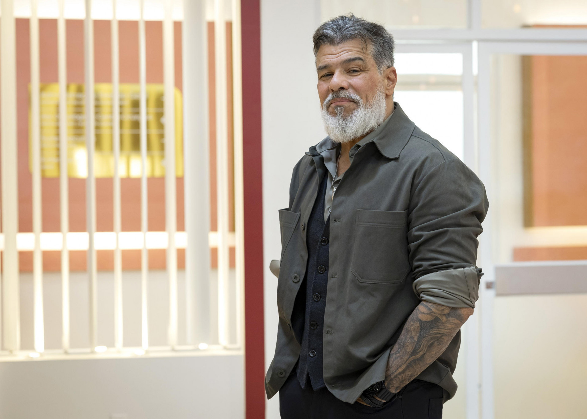 Mauricio Mattar interpreta Junqueira na novela 'Por Você' - Globo/ Manoella Mello