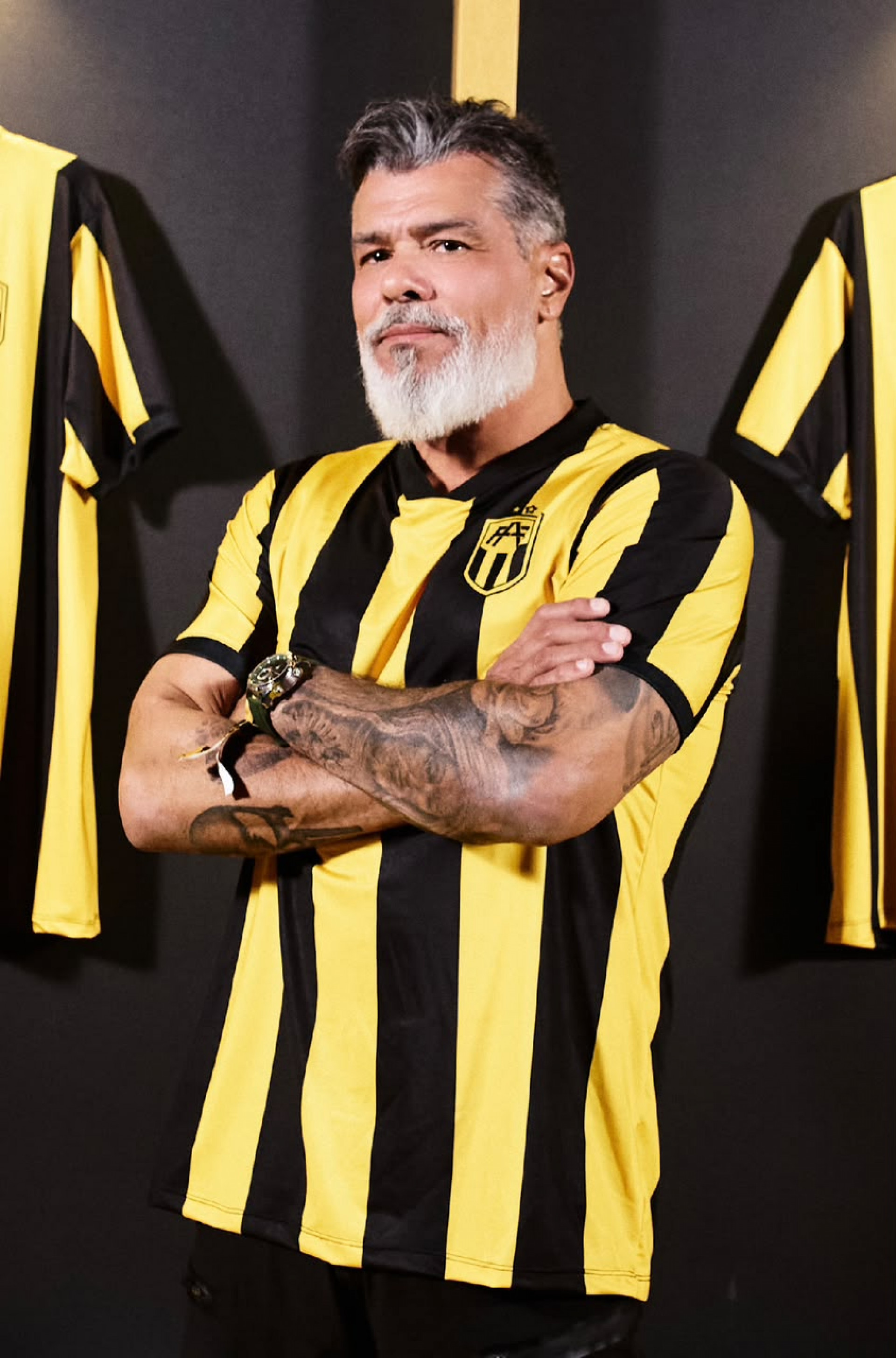 Mauricio Mattar vive Paulo Costa técnico do time Atlântico de Futebol e Regatas na série 'Jogada de Risco' - Divulgação