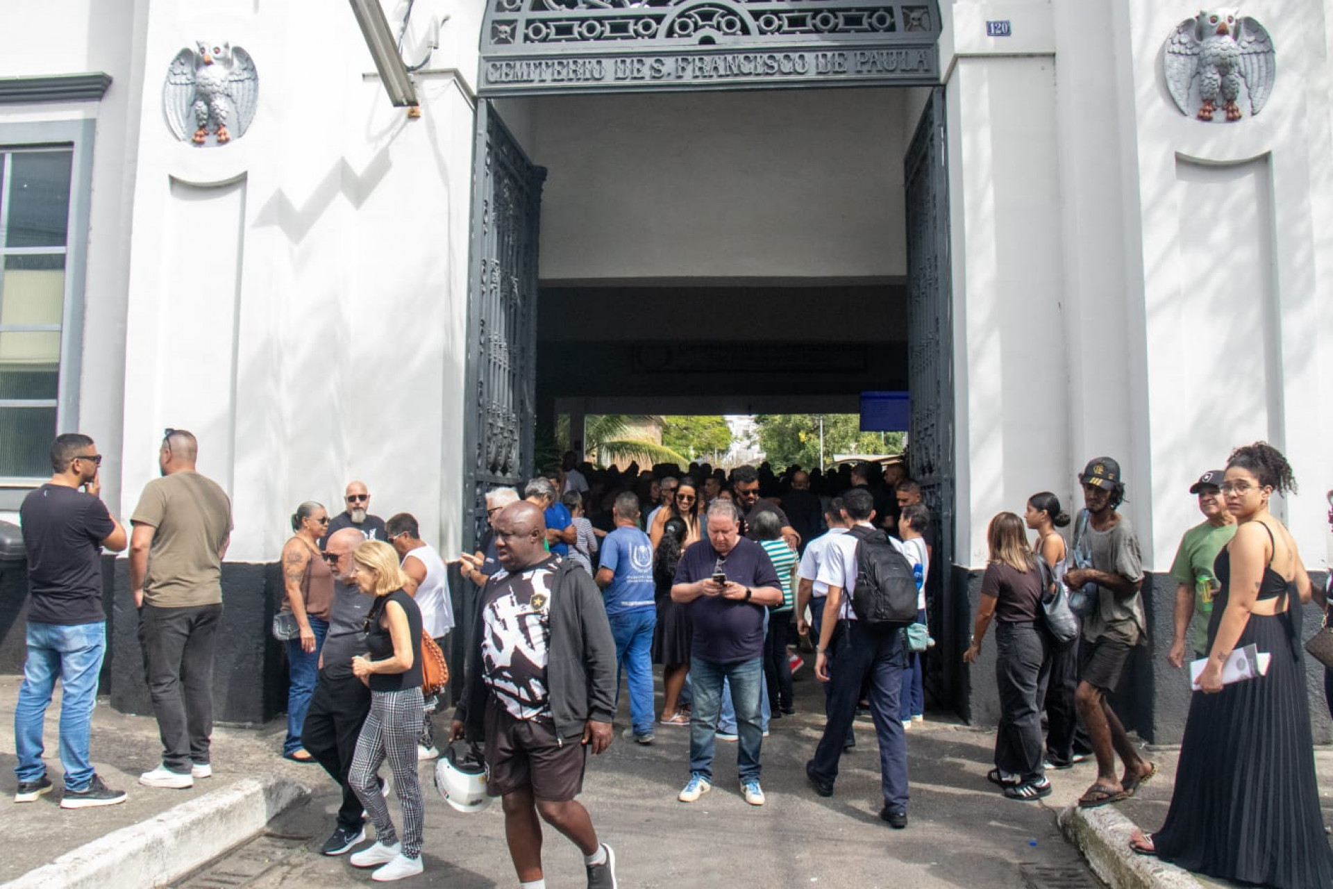 Tassio Maia dos Santos e Vandr&eacute; Cordeiro da Silva foram sepultados no Cemit&eacute;rio do Catumbi, Centro - &Eacute;rica Martin / Ag&ecirc;ncia O DIA
