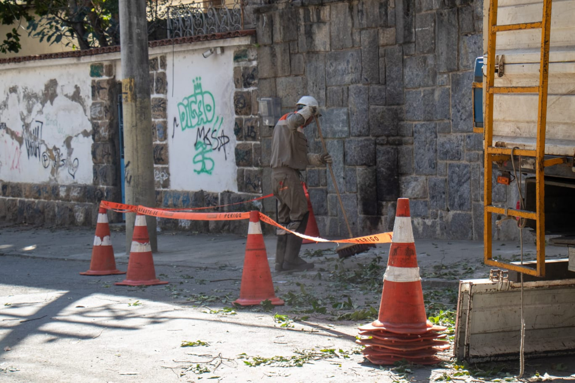 Equipes da Light atuam na Rua marquês Porto na Tijuca, Zona Norte - Érica Martin/Agência O DIA
