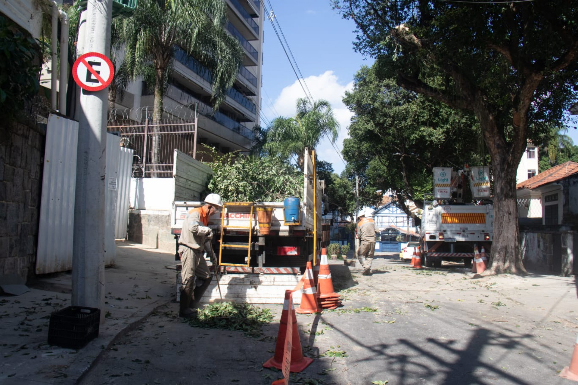 Equipes da Light atuam na Rua marquês Porto na Tijuca, Zona Norte - Érica Martin/Agência O DIA